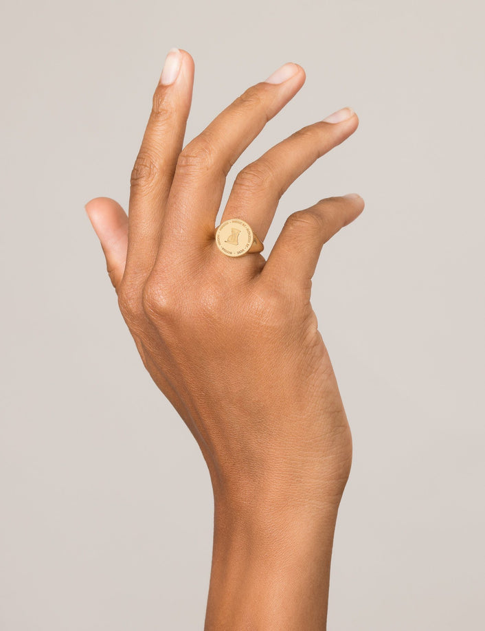 Femme Gold Signet Ring