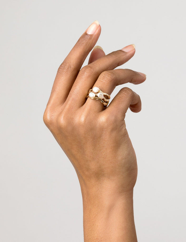 AURATE X KERRY: Venus Organic Pearl Tri Gold Ring