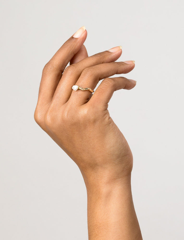 AURATE X KERRY: Venus Organic Pearl Gold Ring